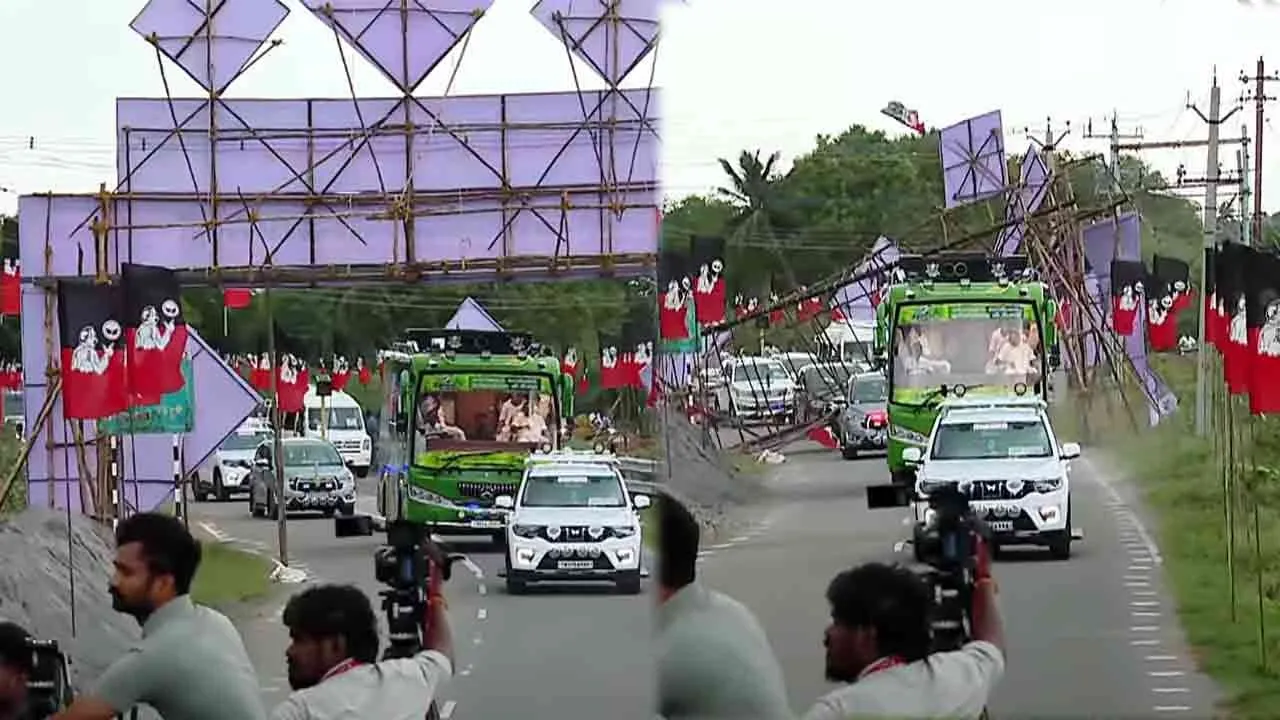  Edappadi Palaniswami narrowly escapes with his life Photograph: (admk) 
