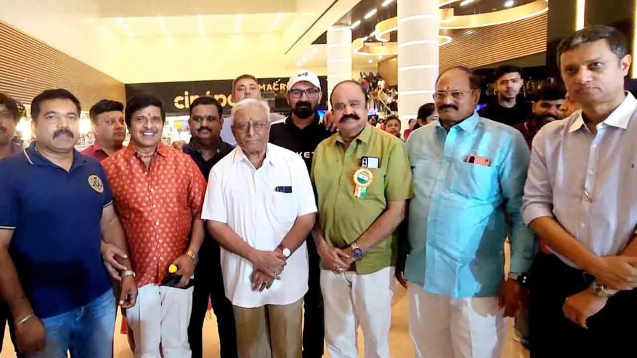  ‘கூலி’ திரைப்படத்திற்கு வா. புகழேந்தி பாராட்டு!