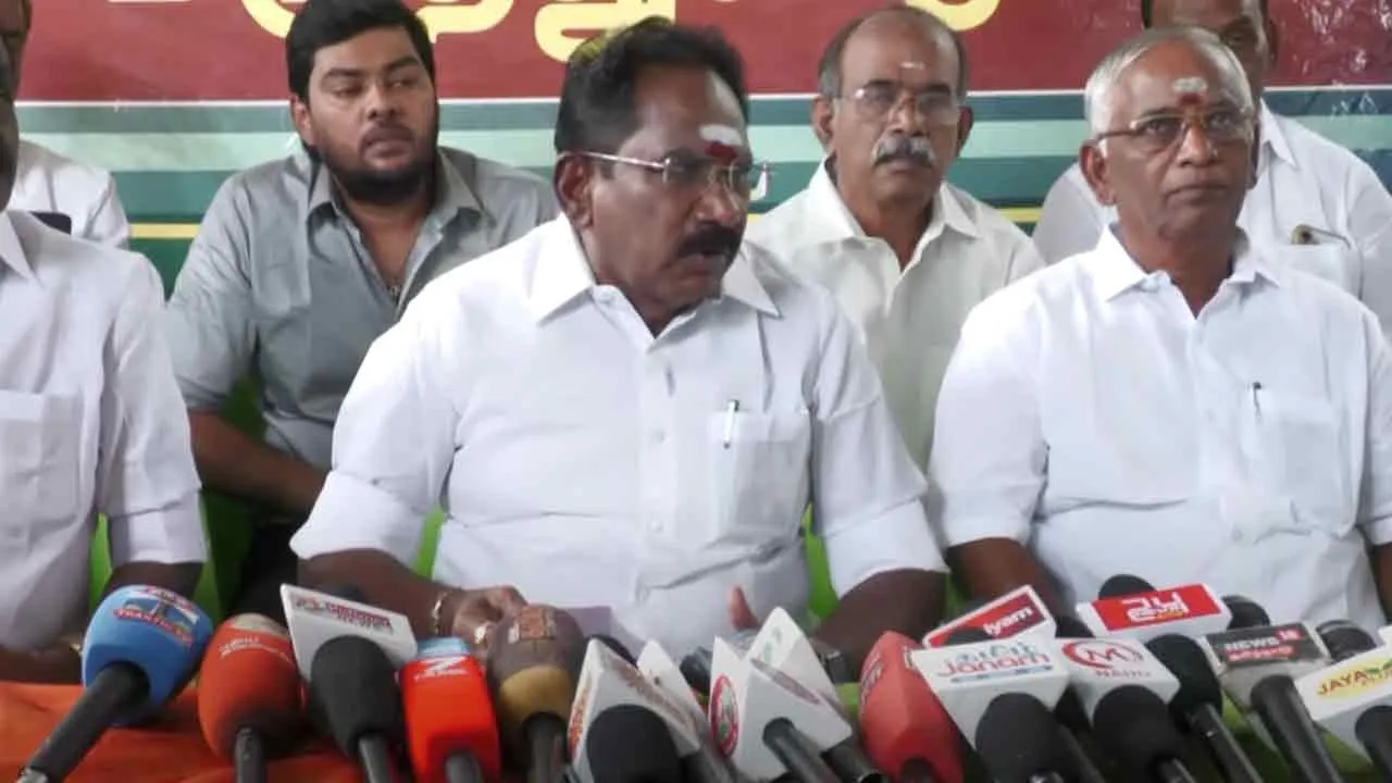 'Thirumavalavan is trapped in a forest without direction' - Cellurraju's criticism Photograph: (admk) 