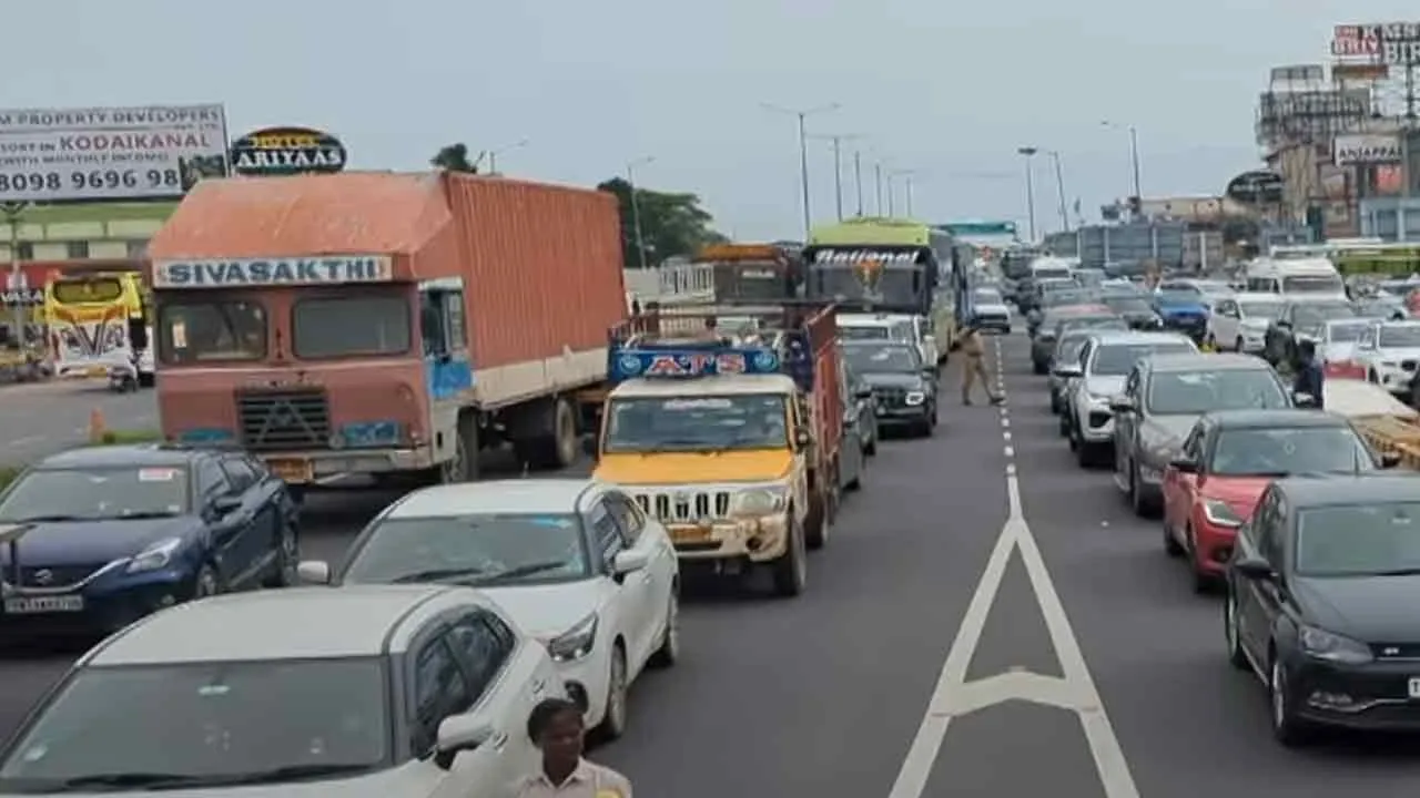  People returning to Chennai - Ulundurpet stalled Photograph: (Ulundurpet) 