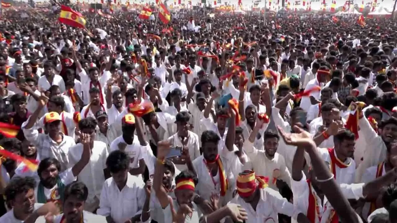  த.வெ.க. மாநாட்டில் தொண்டர்கள் உற்சாக முழக்கம்!