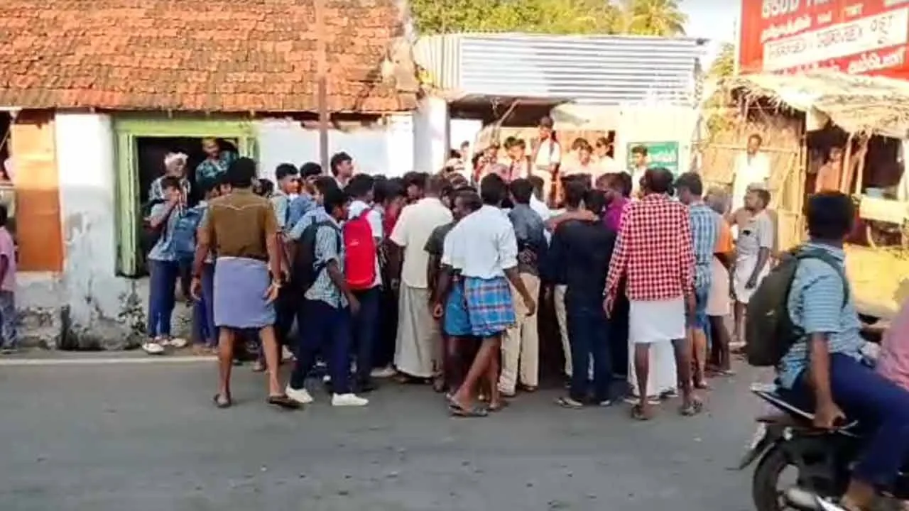  பள்ளி மாணவர் மீது மர்ம நபர்கள் தாக்குதல்!