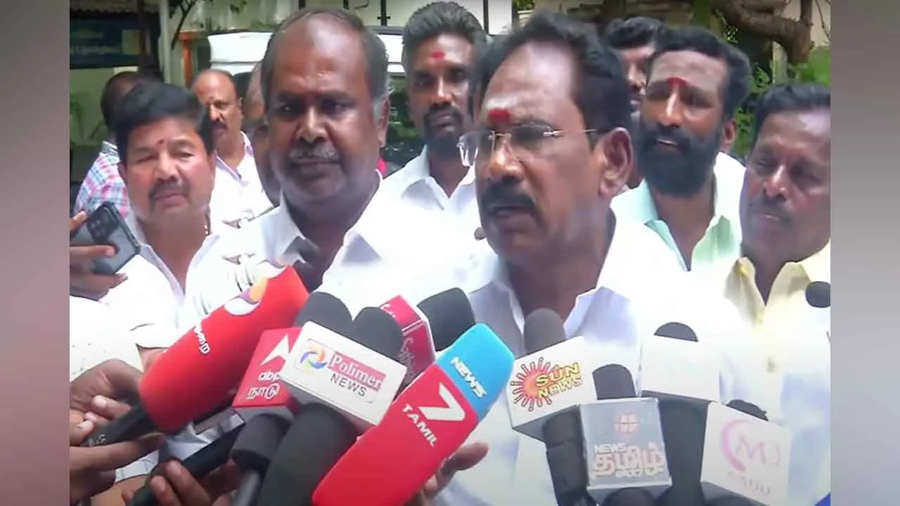  ‘காதல்’ படத்தின் நகைச்சுவையை ஒப்பிட்டு விஜய்யை விமர்சித்த செல்லூர் ராஜு!