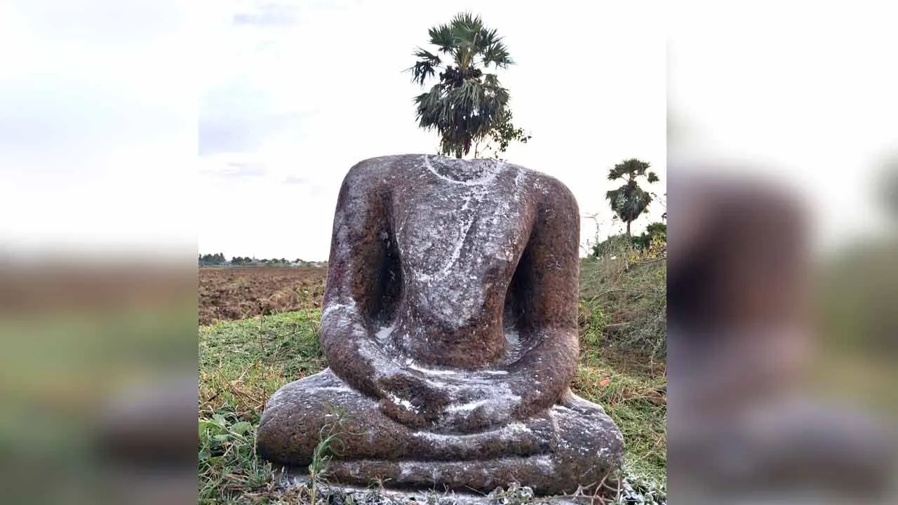  புத்தர் சிலை இங்கே, தலை எங்கே?; தலையில்லா  புத்தர் சிலை கண்டுபிடிப்பு - வரலாற்றில் புதிய திருப்பம்!