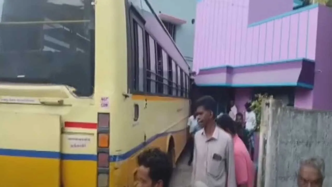  Bus collision accident - Two people including a sanitation worker lose Photograph: (road saftey) 
