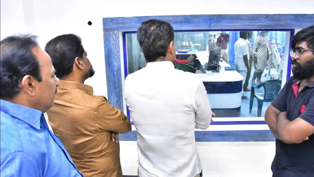 Durai Vaiko and Nakkheeran editor who inquired about Nallakannu's well-being Photograph: (cpm) 