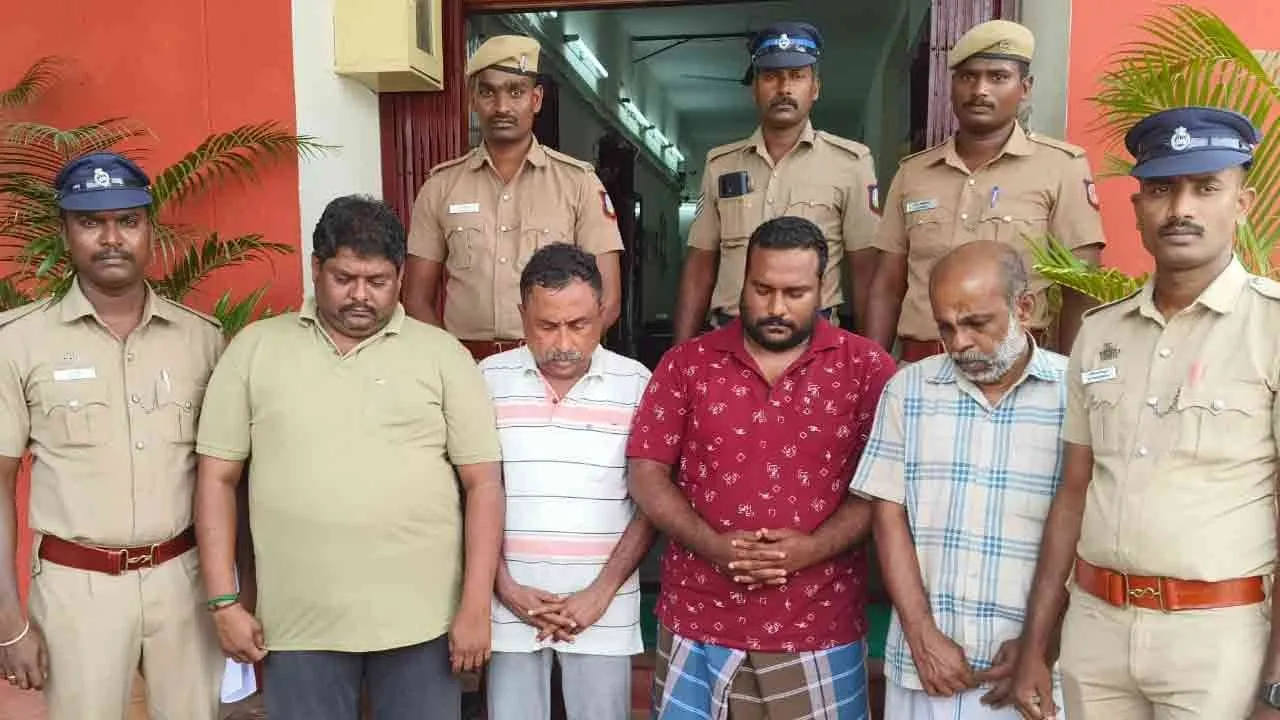  லாட்டரி சீட்டு விற்பனைக்கு உடந்தை?; டி.எஸ்.பி. உள்ளிட்ட 7  பேர் பணியிட மாற்றம்!