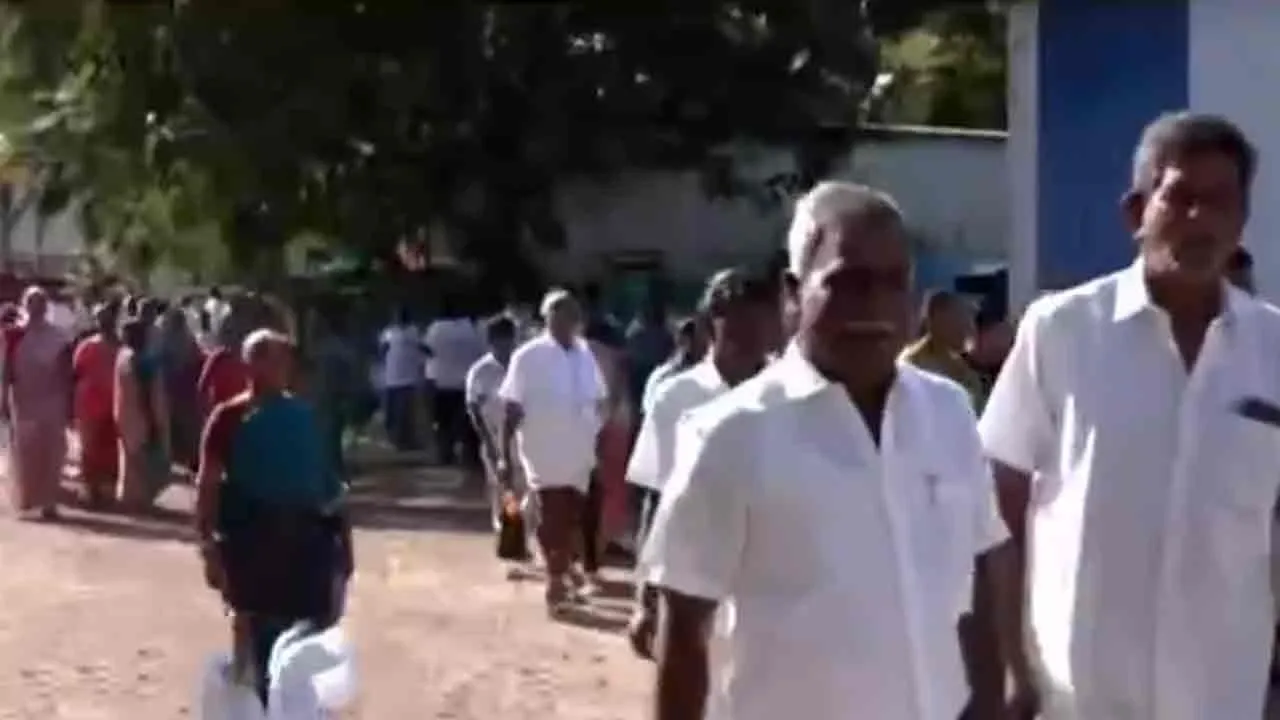  என்ன பேசப்போகிறார் செங்கோட்டையன்? - குவியும் அதிமுக தொண்டர்கள்!