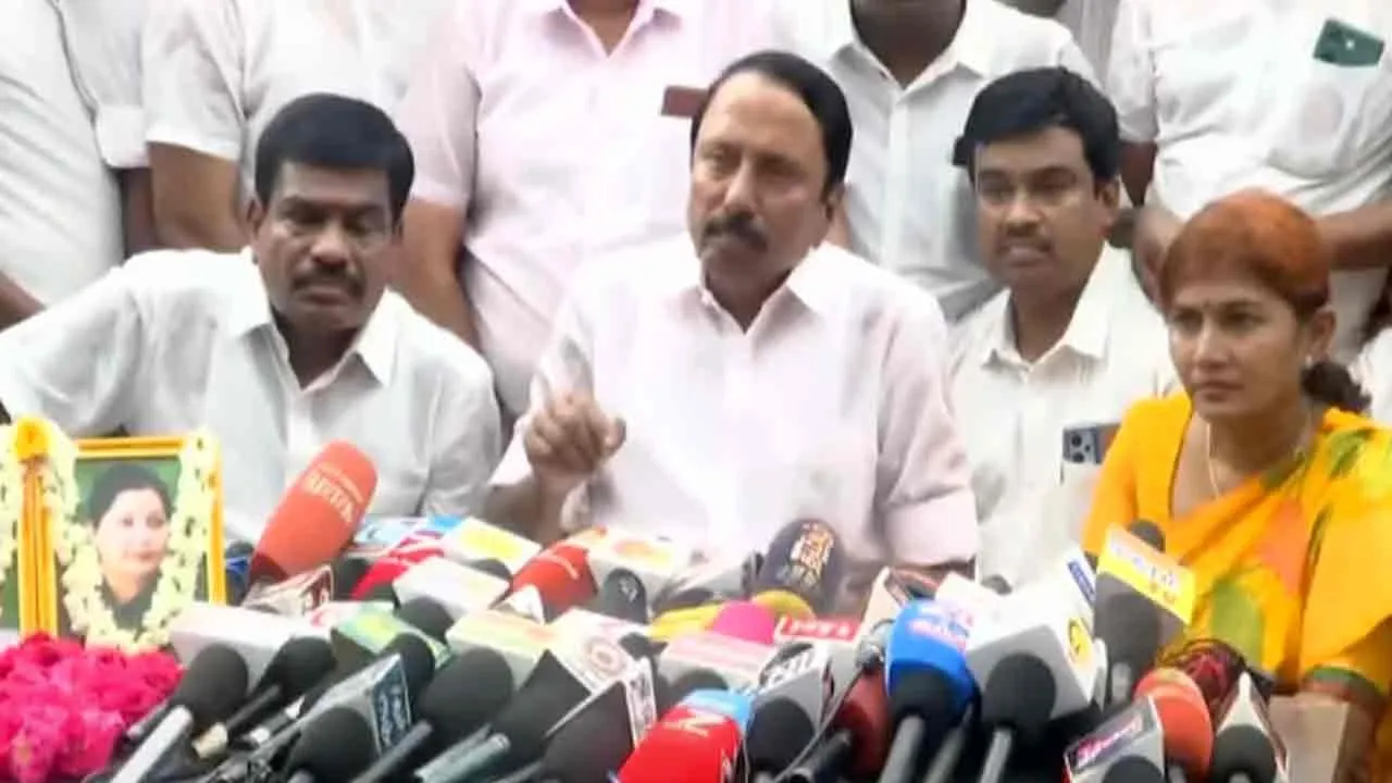  “10 நாட்களுக்குள் பிரிந்து சென்றவர்களைச் சேர்க்க வேண்டும்; இல்லையெனில்..” - பழனிசாமிக்கு செங்கோட்டையன் கெடு