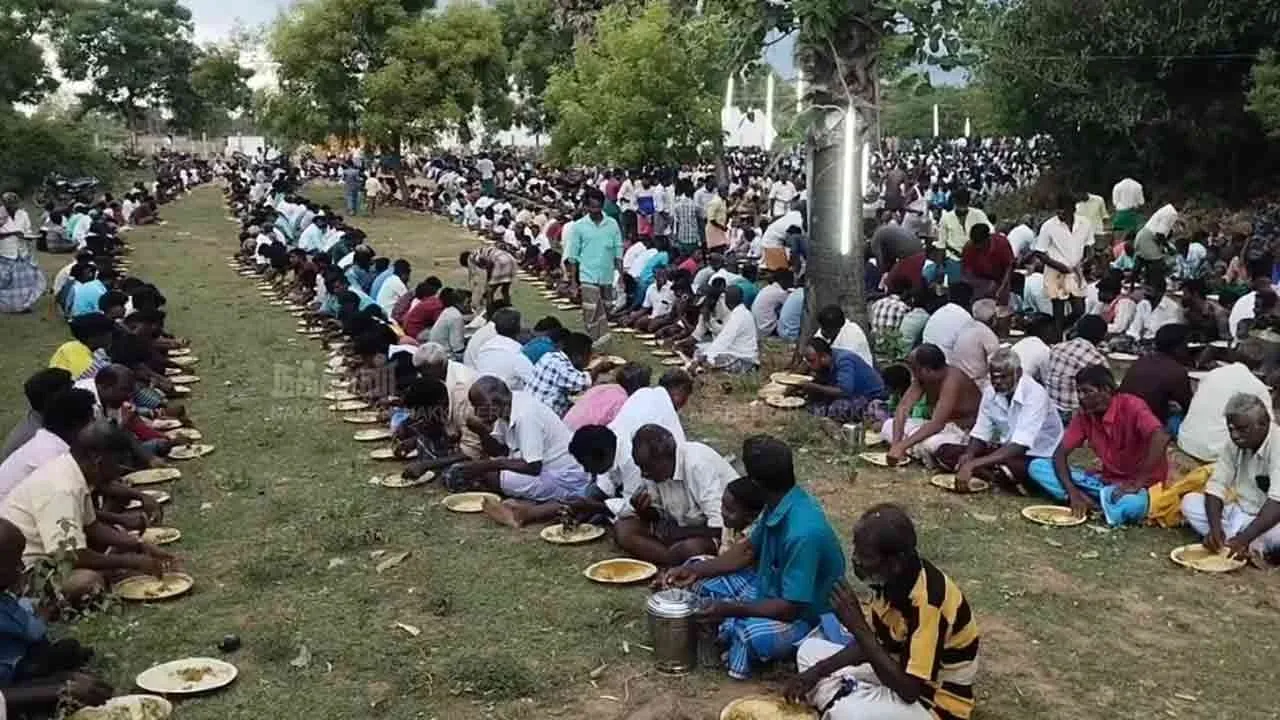  A flying package exploded! Mutton rasam cooked in a coconut shell - a temple puja attended only by men Photograph: (pudukottai) 