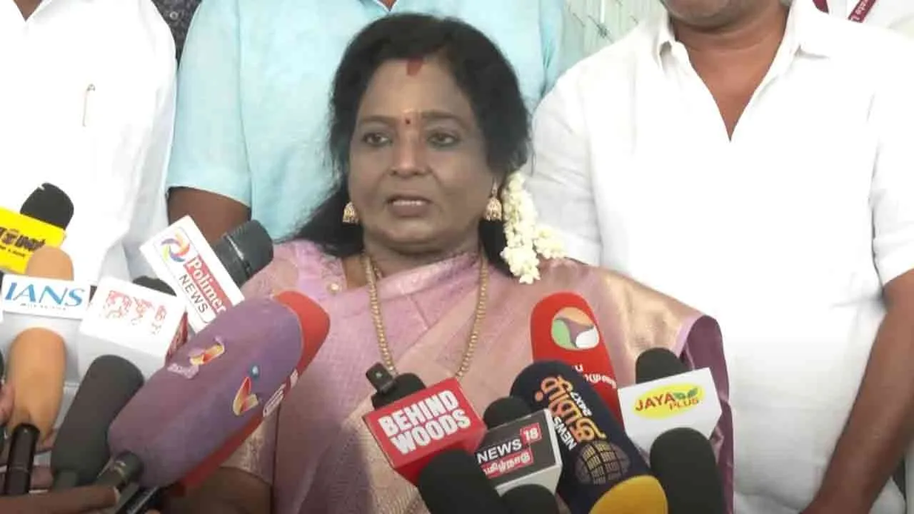  "Is it only by making people fall at your feet that you walk in Periyar's path?" - Tamilisai Review Photograph: (bjp) 