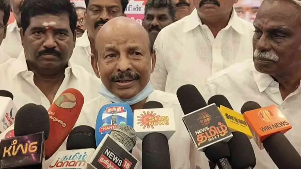  ''Sengottaiyan is not in the party'' - Ponnaiyan laments Photograph: (admk) 