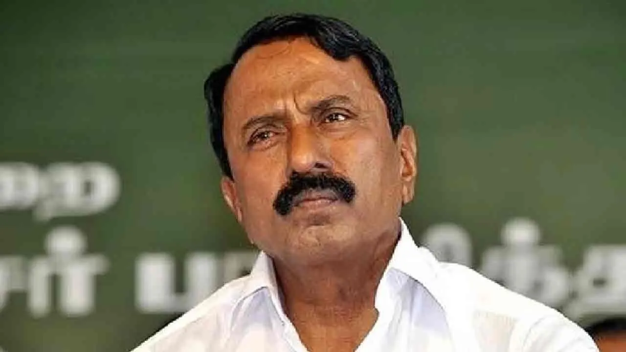  அதிமுக பொறுப்புகளில் இருந்து செங்கோட்டையன் நீக்கம் - எடப்பாடி பழனிசாமி அதிரடி
