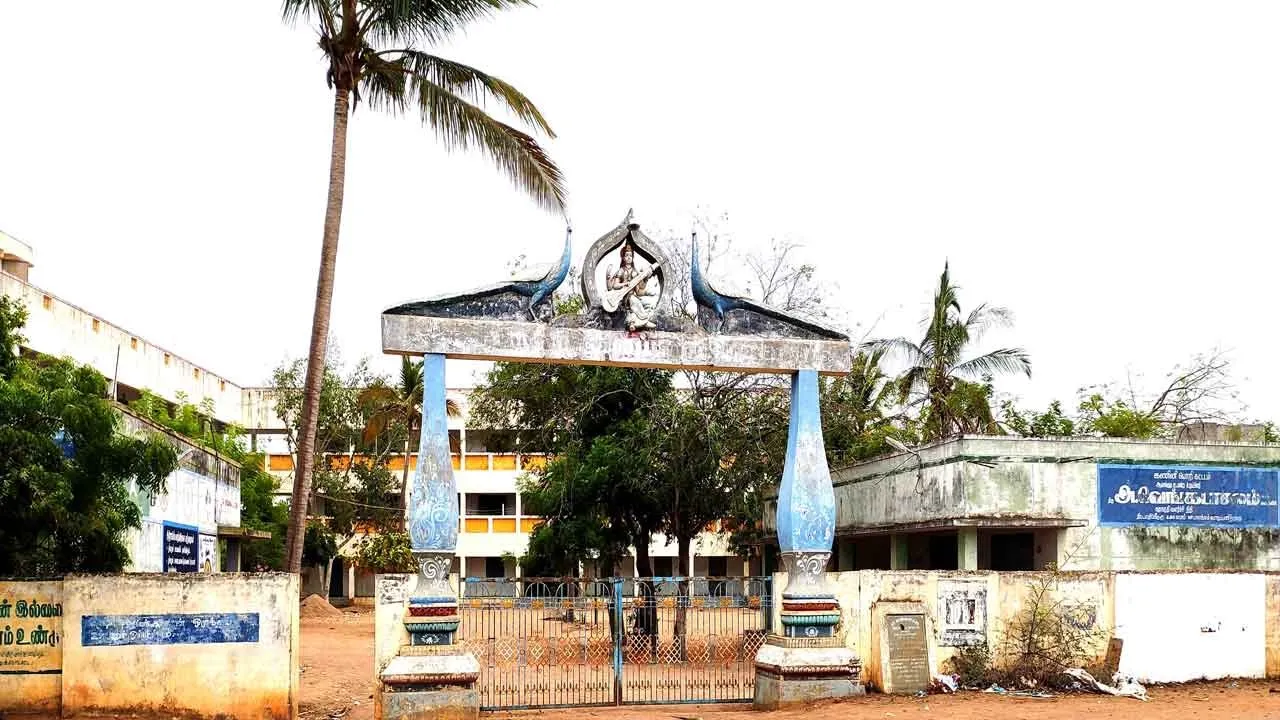  அரசுப் பள்ளி வளாகத்தில் நாய் கடித்து மாணவன் காயம்!