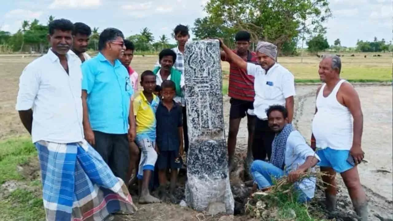  700 ஆண்டுகளுக்கும் மேலாக மாறாத பெயர்கள்; கல்வெட்டுடன் நான்முக சூலக்கல் கண்டுபிடிப்பு!