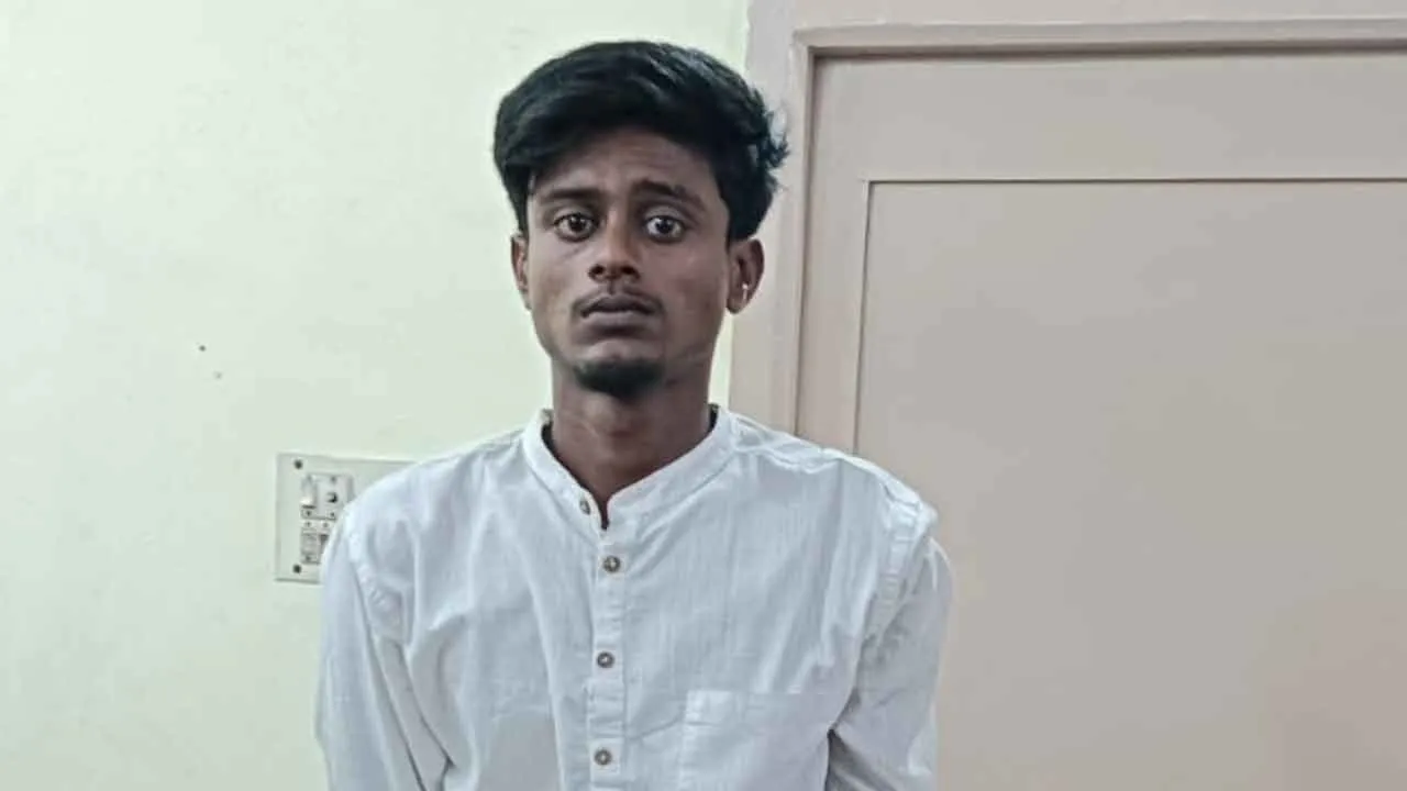  சாலைகளில் பைக் வீலிங்; கெத்துகாடிய இளைஞருக்கு கொட்டு வைத்த போலீஸ்!