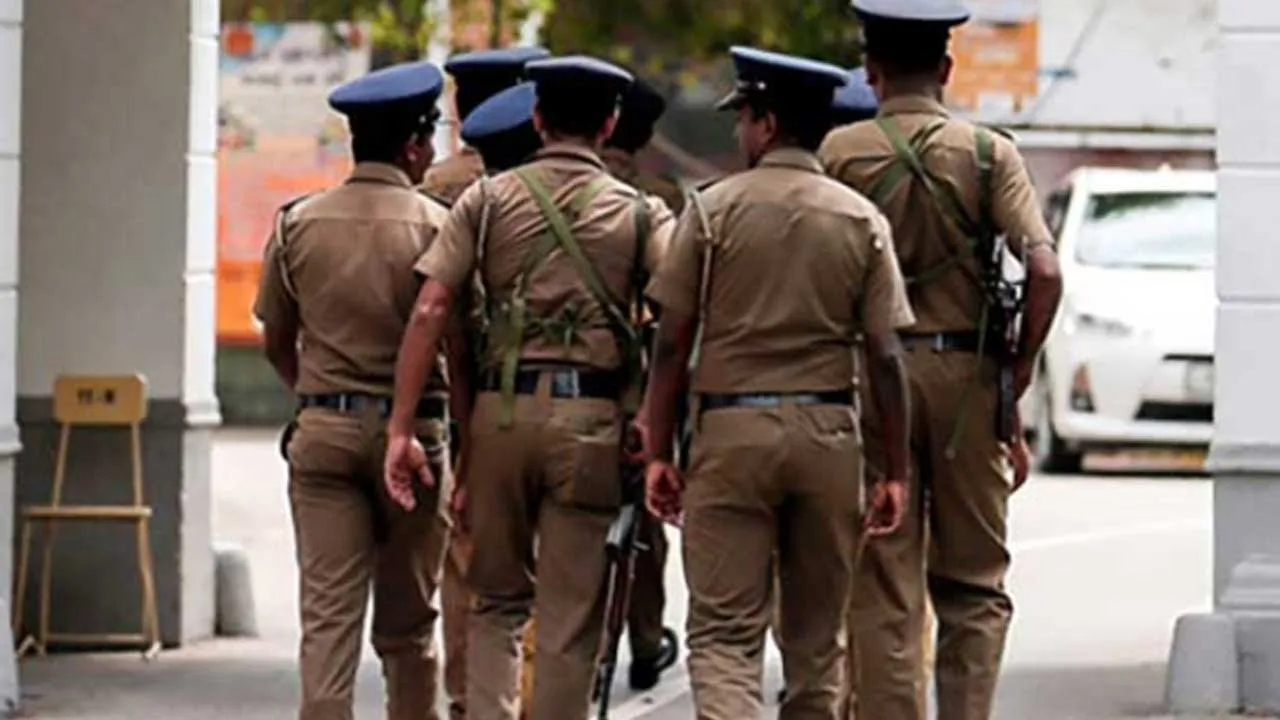  Gudiyatham Prohibition Police Change with Cage Photograph: (police) 