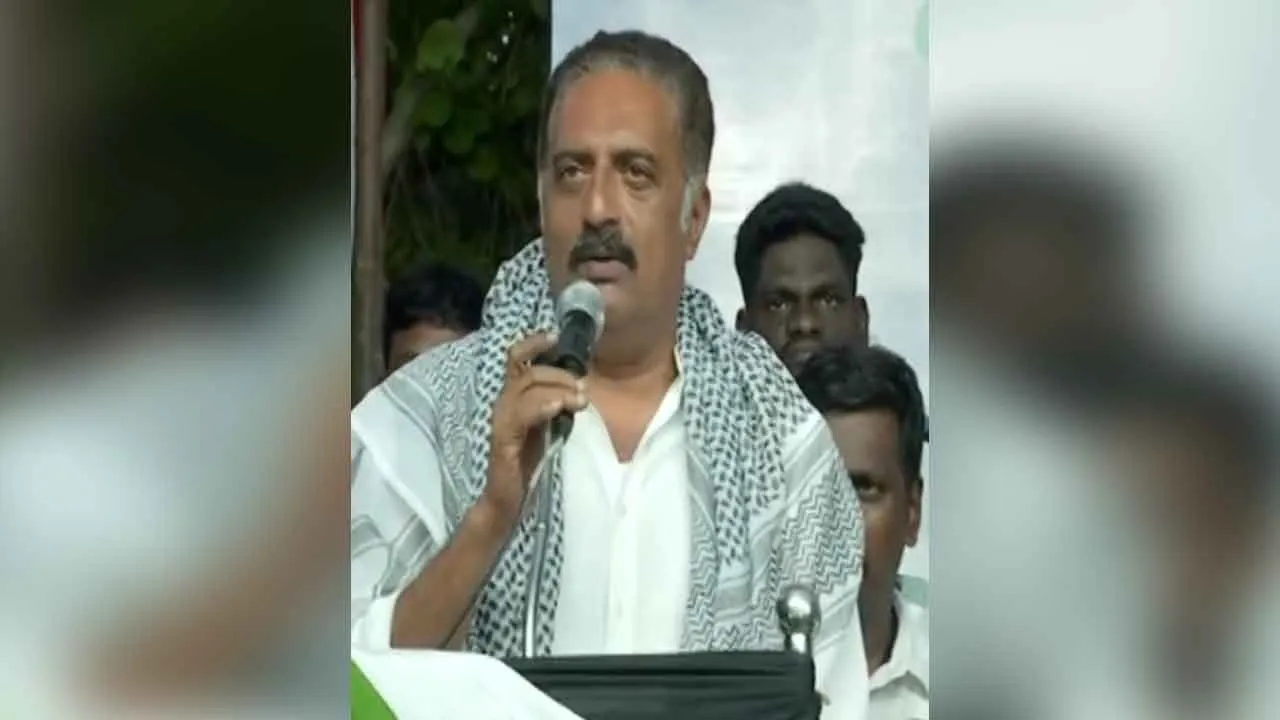  “மௌனமாக இருக்கிற பிரதமர் மோடியும் இதற்கு காரணம்” - நடிகர் பிரகாஷ் ராஜ் பேச்சு!