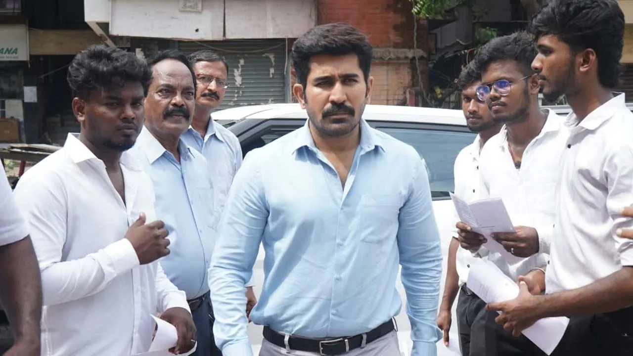  புதுவிதமான அரசியல் களம்... பரபரப்பை ஏற்படுத்தியதா? - ‘சக்தித் திருமகன்’ விமர்சனம்