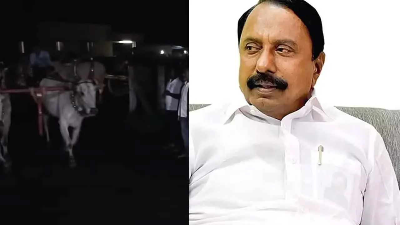  Supporters stormed Sengottaiyan's House in a Bullock Cart Photograph: (admk) 