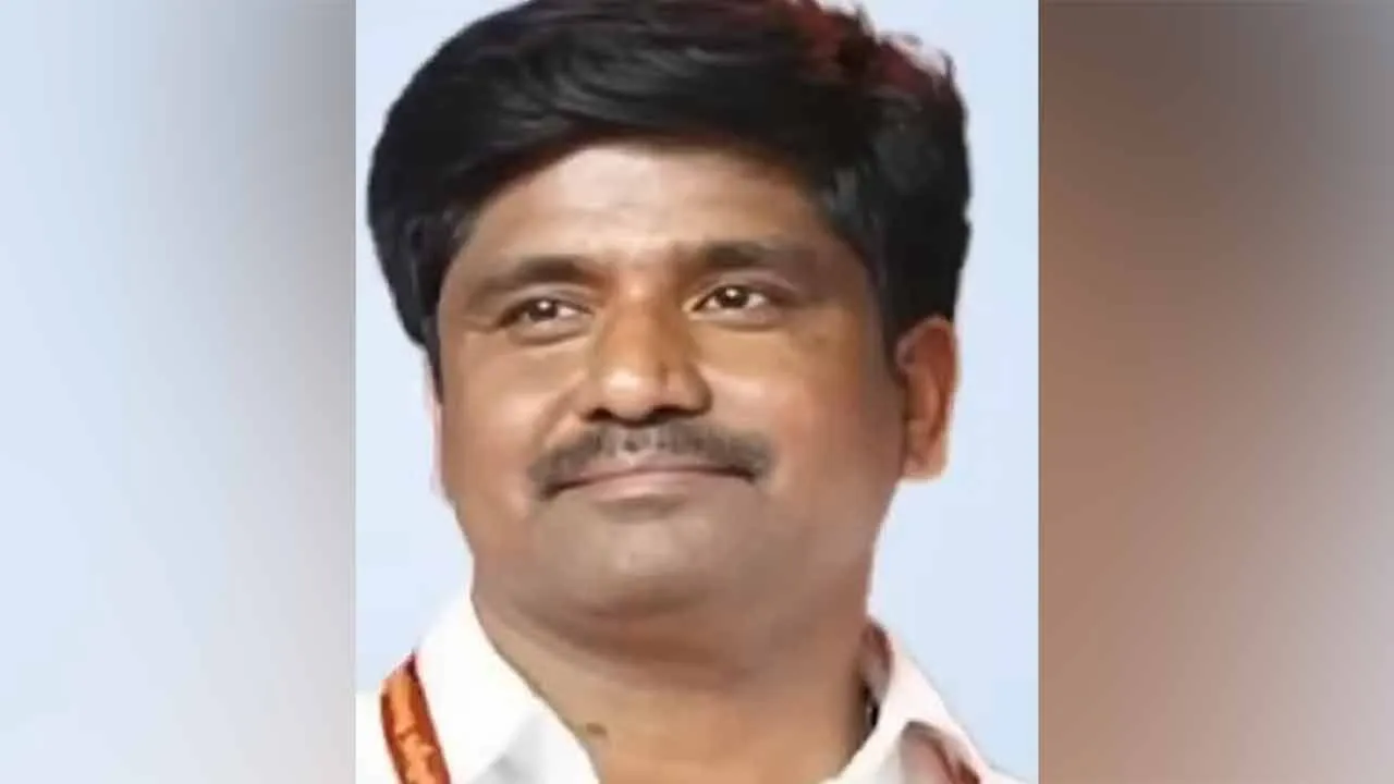  த.வெ.க.வின் கரூர் மேற்கு மாவட்டச் செயலாளர் மதியழகன் கைது!