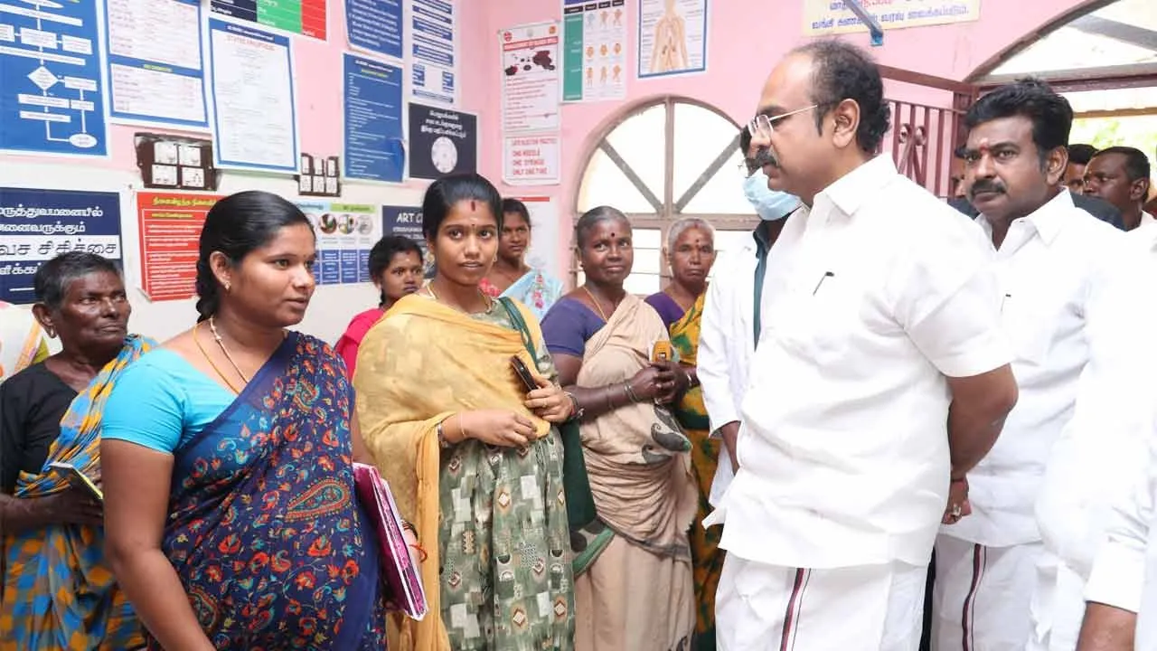  அமைச்சர் தங்கம் தென்னரசுவிடம் சிகிச்சை அனுபவங்களைப் பகிர்ந்த கர்ப்பிணி பெண்கள்!