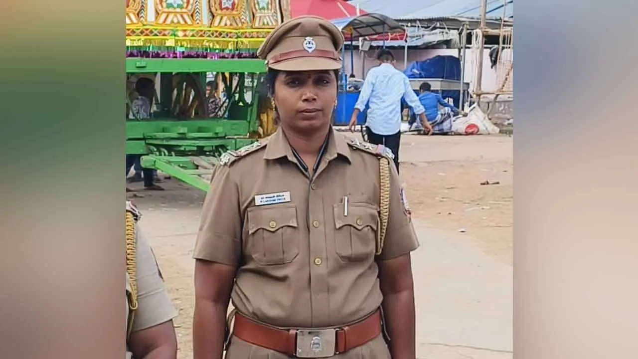  நீண்ட நேரம் போனை எடுக்காத  எஸ்.ஐ; தேடிப் போன போலீஸுக்கு காத்திருந்த அதிர்ச்சி!