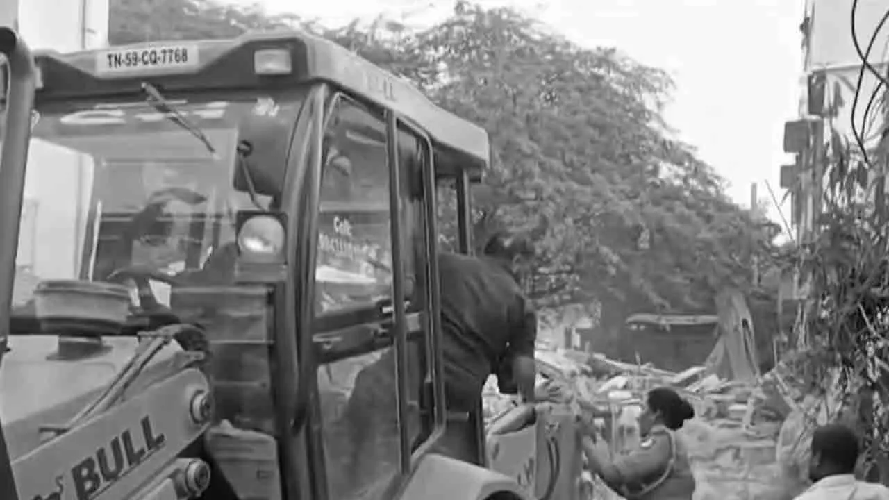  வீடு இடிந்து விழுந்து விபத்து; மூதாட்டி பரிதாபமாக உயிரிழப்பு!