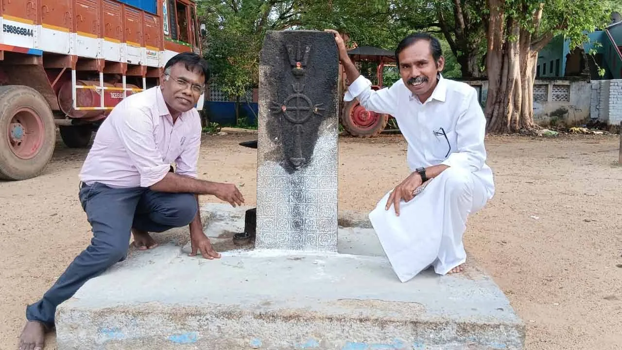  “எல்லை காவல் தெய்வமாக வழிபடப்படும் எந்திரக்கல்!” -  ஆய்வாளர் தகவல்