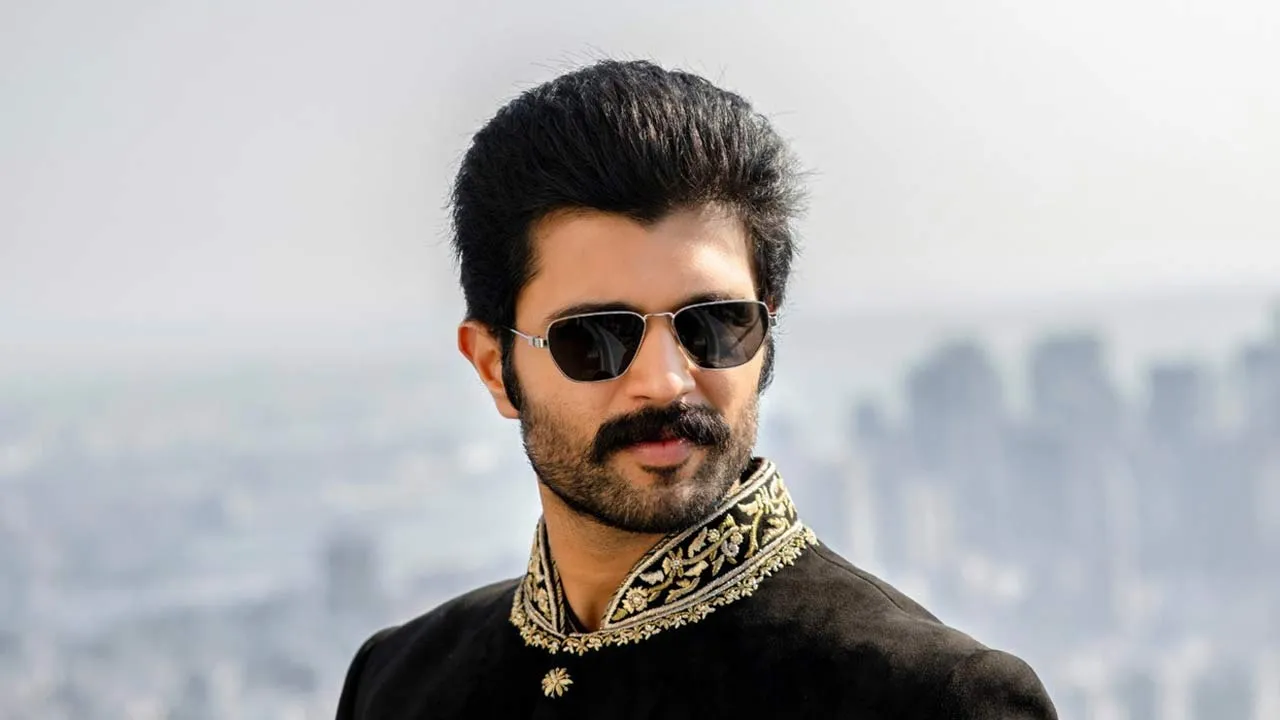  கார் மோதி விபத்து; விஜய் தேவரகொண்டா விளக்கம்