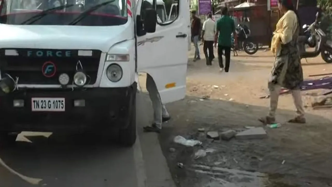  Special Investigation Team arrives at the spot - Investigation to continue Photograph: (karur) 
