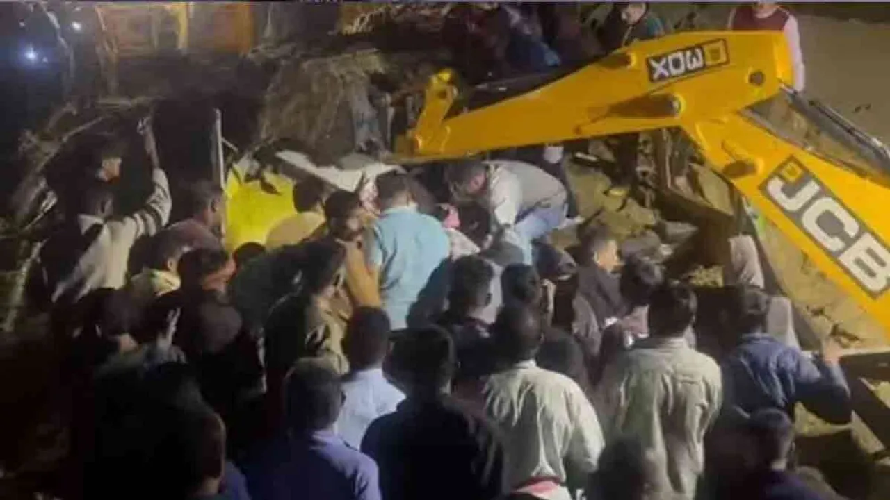  Landslide in Himachal Photograph: (himachal) 