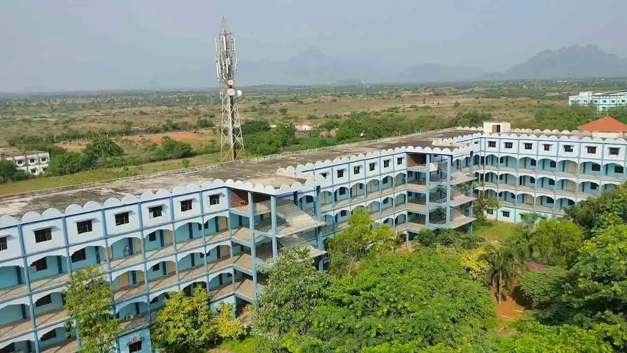  எலிக் காய்ச்சலால் மாணவர்கள் பாதிப்பு; கல்லூரியை மூட உத்தரவு!
