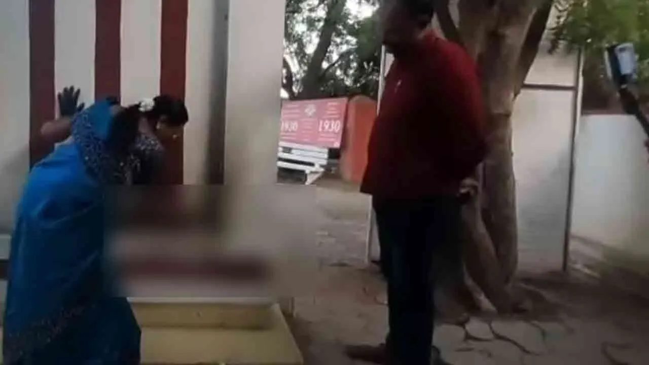  Petrol bombs thrown at two places including a police station - stir in Nellai Photograph: (nelllai) 