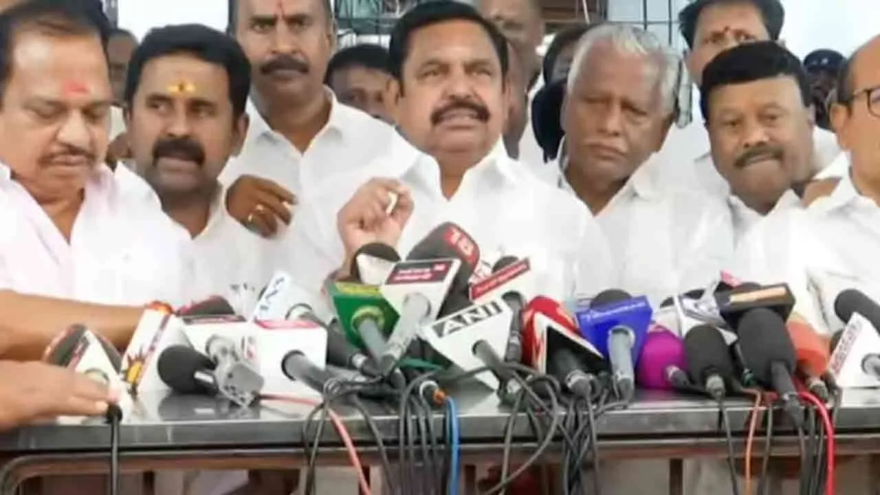  இ.பி.எஸ். தலைமையில் அதிமுக எம்.எல்.ஏ.க்கள் சட்டப்பேரவையில் இருந்து வெளிநடப்பு!