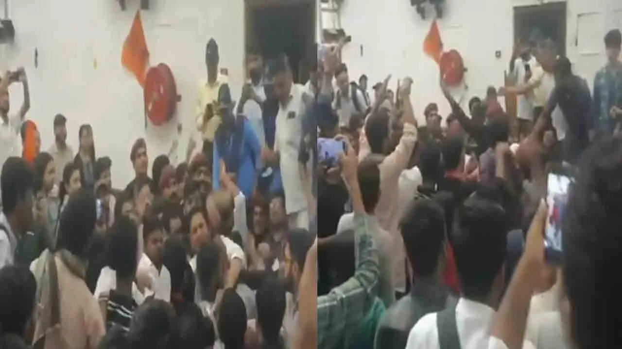  Left-wing and ABVP Students students take turns blaming each other at clash at Delhi JNU University 