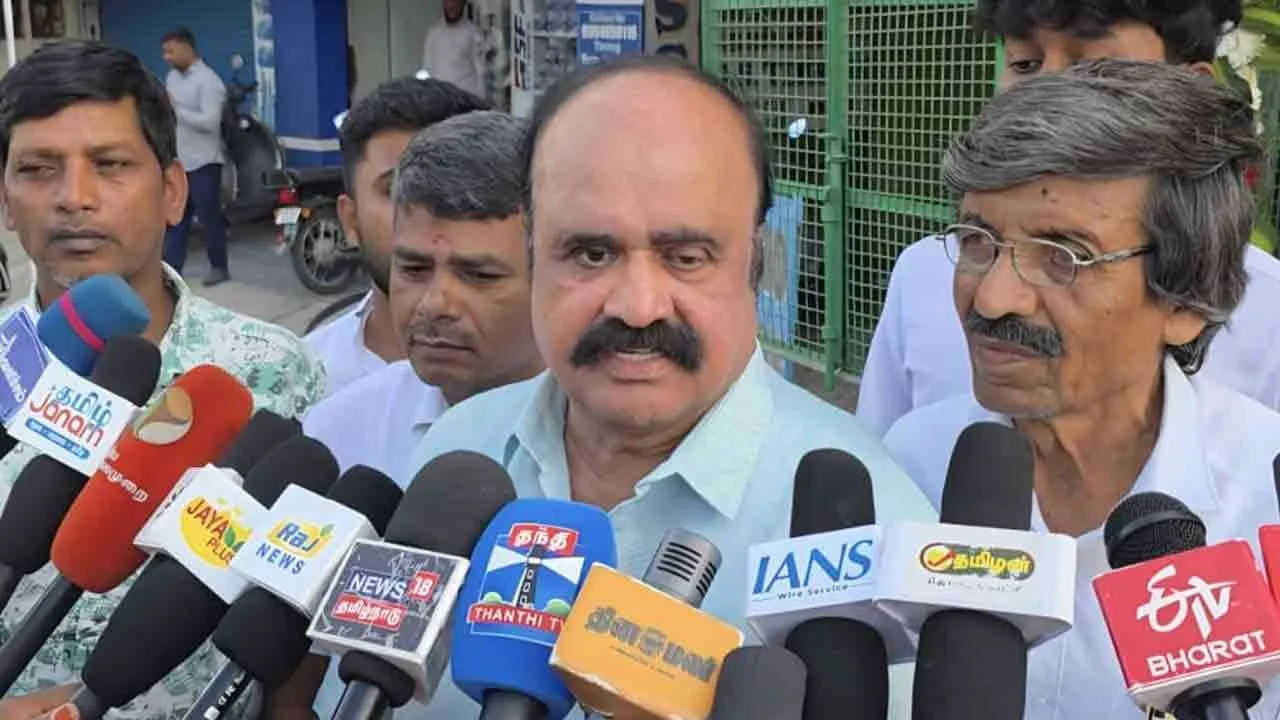 “விஜயின் கால் கிடைக்காதா என அலைகின்ற நிலைமைக்கு இ.பி.எஸ் அதிமுகவை கொண்டு வந்துள்ளார்” - புகழேந்தி