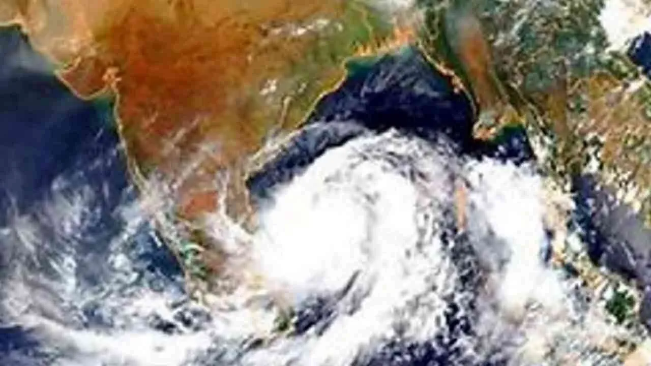  ஒரே நேரத்தில் 2 காற்றழுத்த தாழ்வு பகுதி; தமிழகத்திற்கு கன மழை!