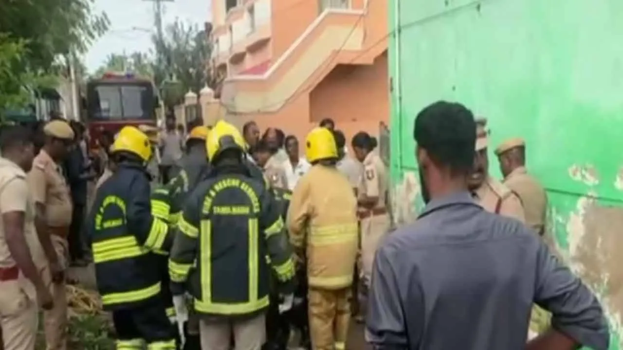  Selling homemade explosives - Tragic of two people lose Photograph: (thiruvallur) 