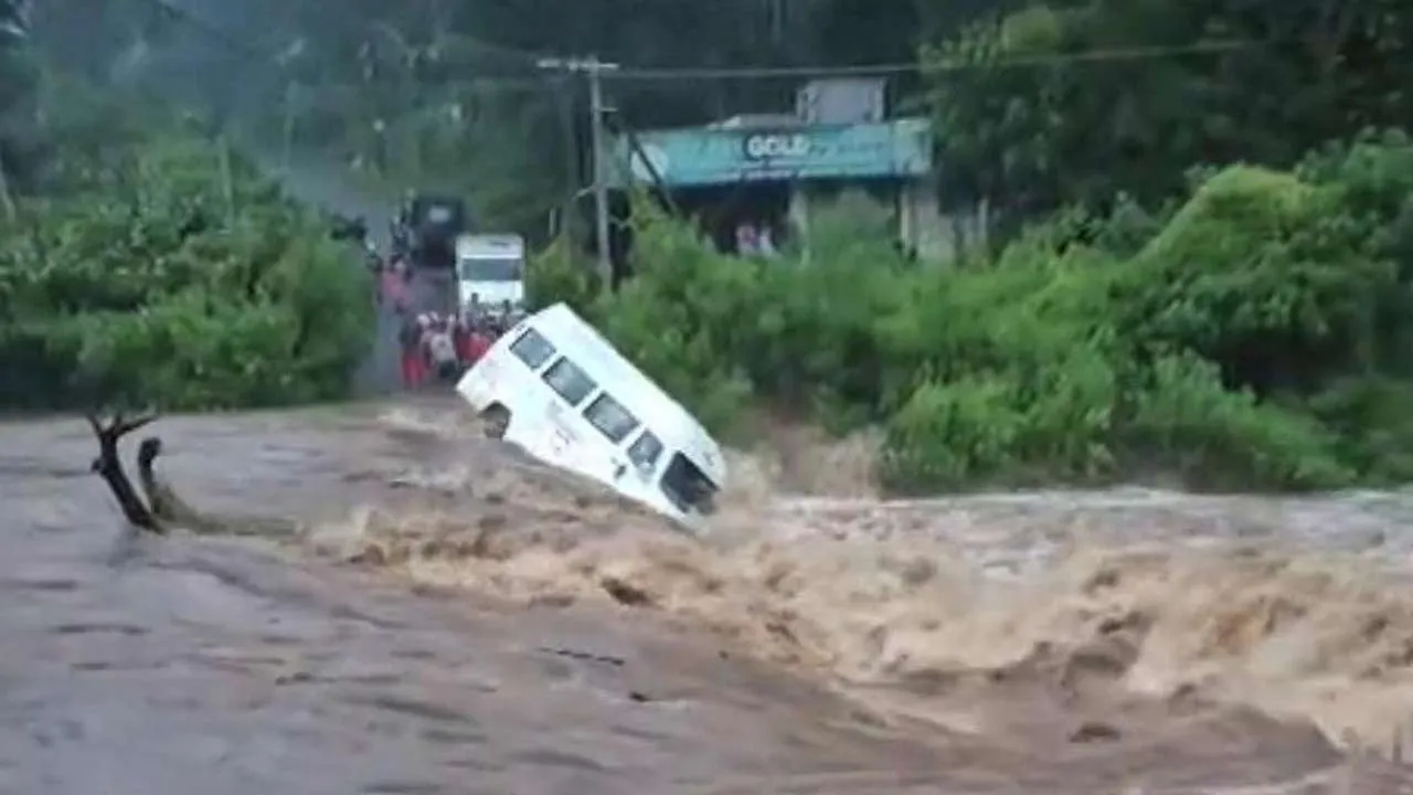  Heavy rains lash Kerala - Orange alert issued for several districts Photograph: (kerala) 