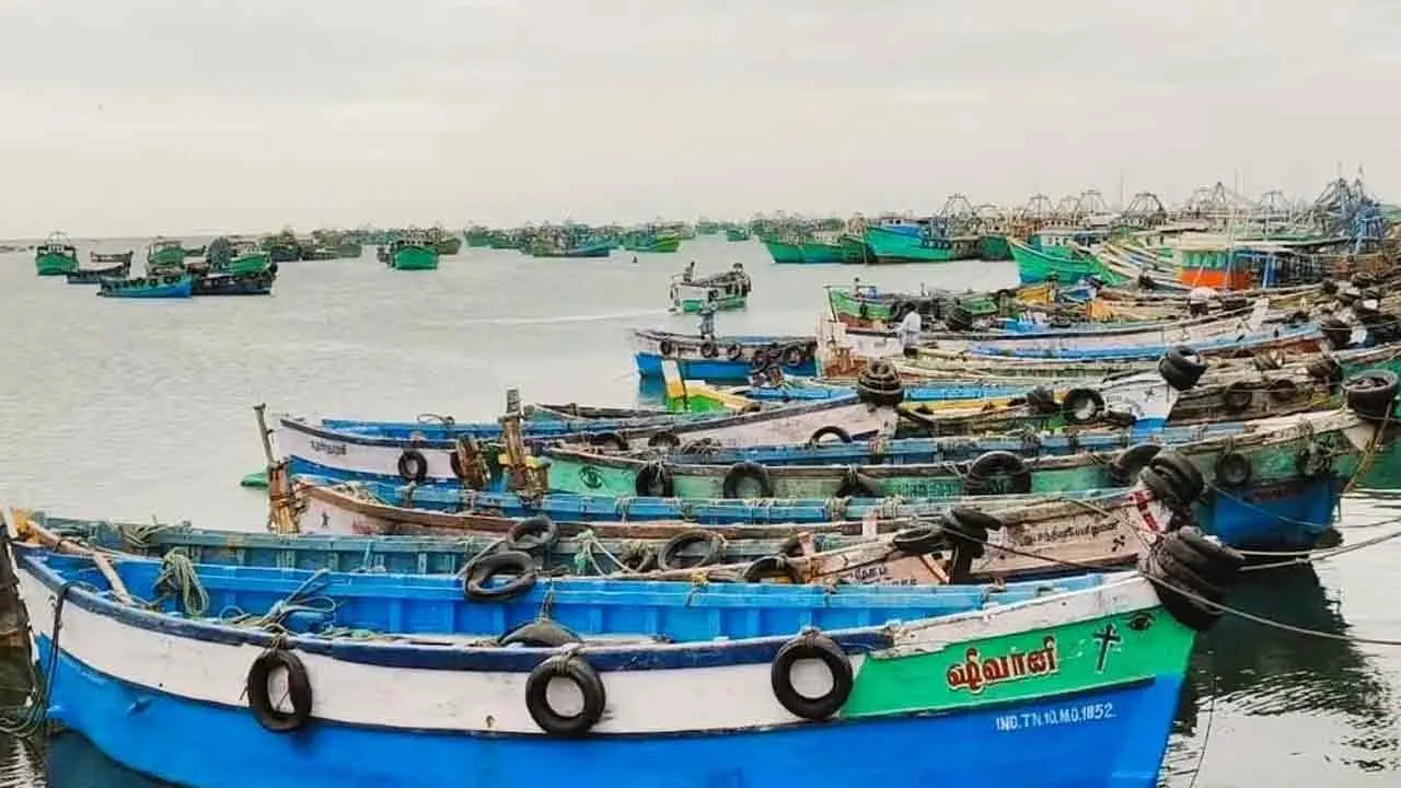  Fishermen face restrictions due to weather warning Photograph: (RAMESHWARAM) 