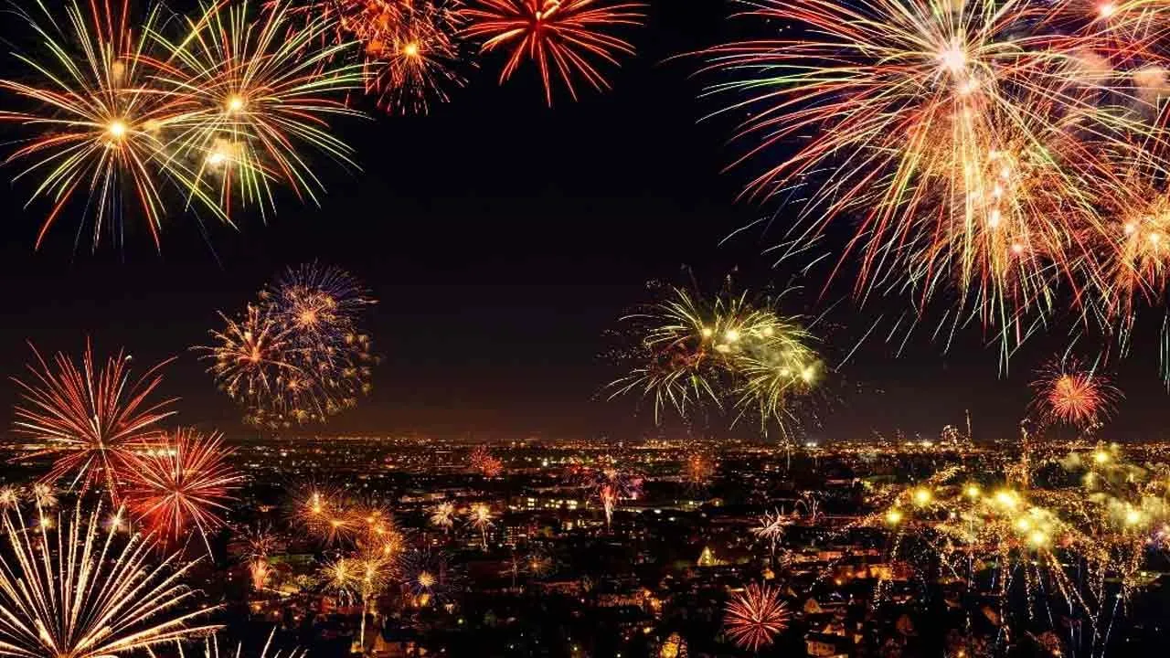  Political leaders extend greetings at Diwali festival celebrated with enthusiasm 