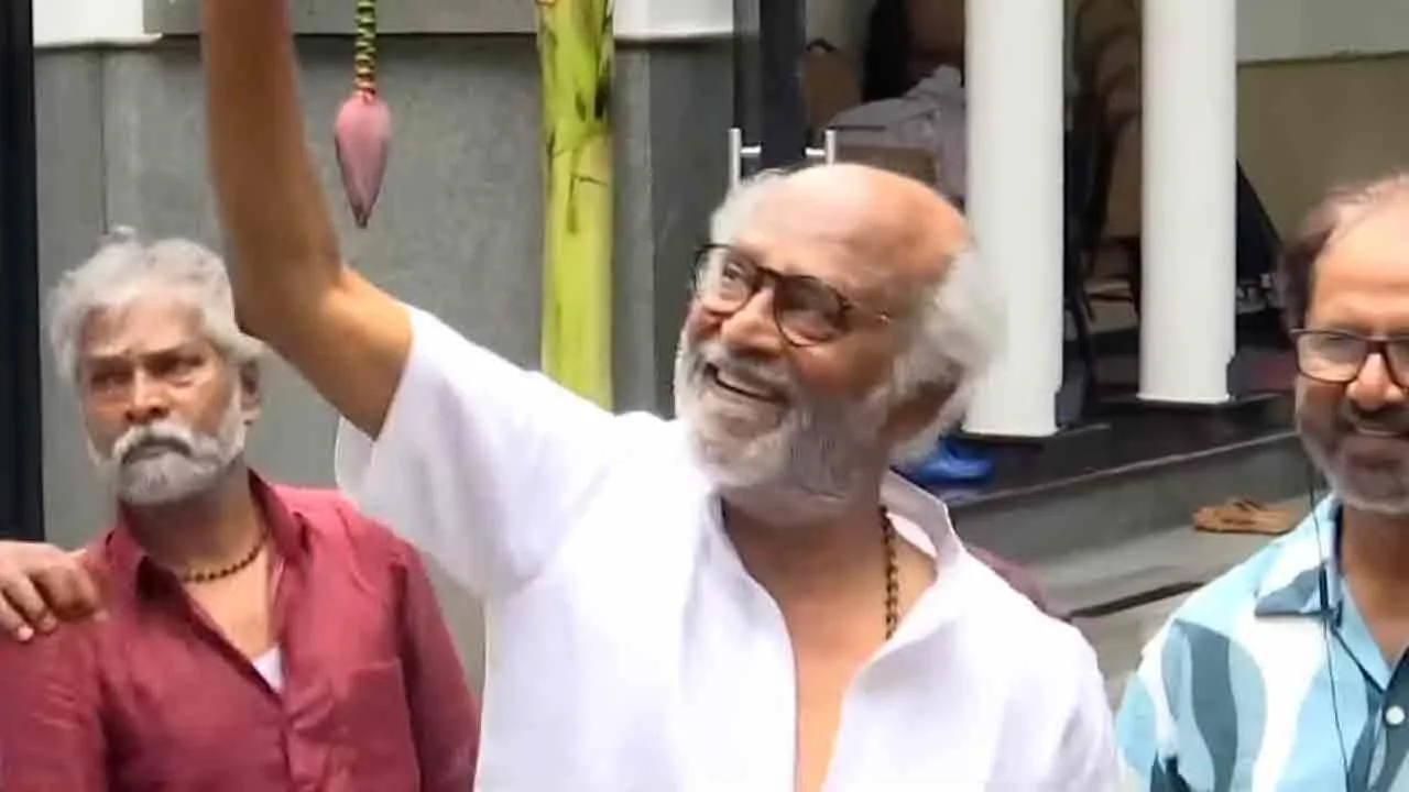  Rajinikanth greets fans on Diwali 