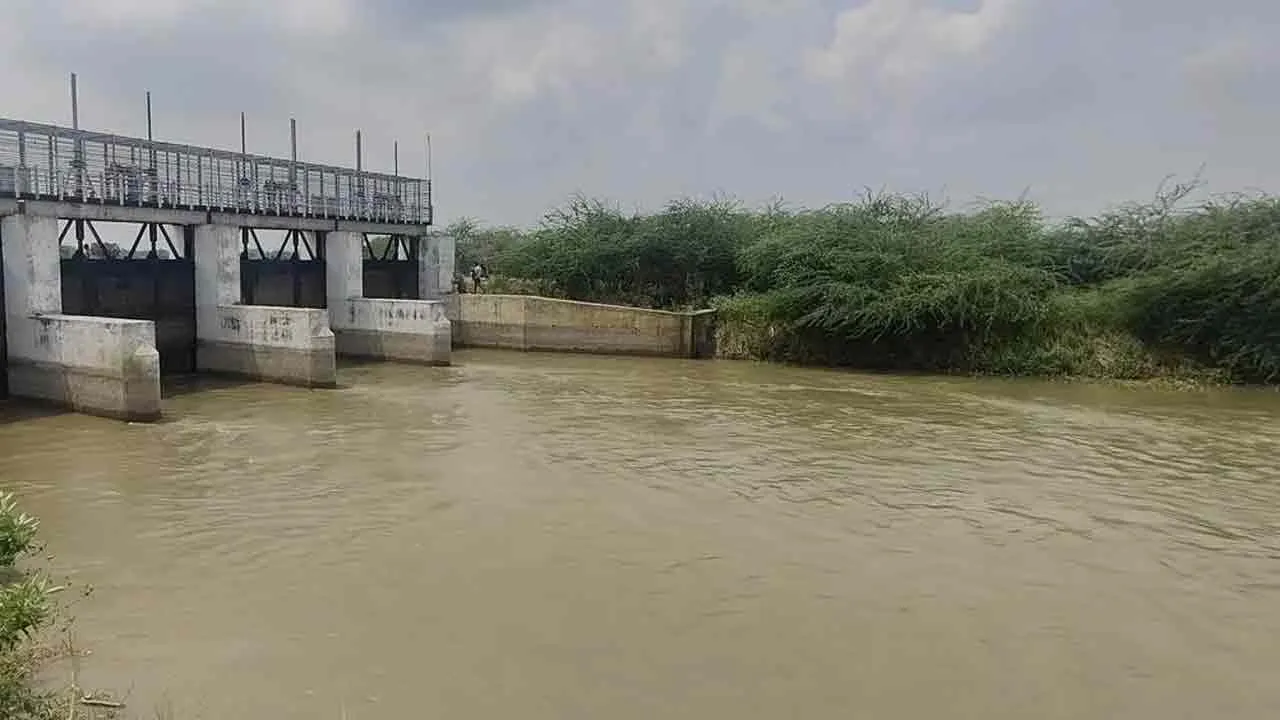  Increased water level in Keelanai - Warning to coastal residents Photograph: (keelanai) 