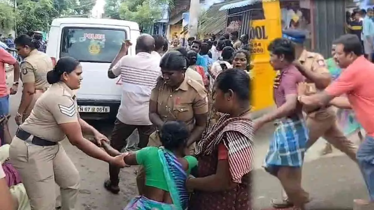  புகார் கொடுத்தும் பயனில்லை; வீதியில் இறங்கிய பொதுமக்கள் - காப்பு மாட்டிய காவல்துறை