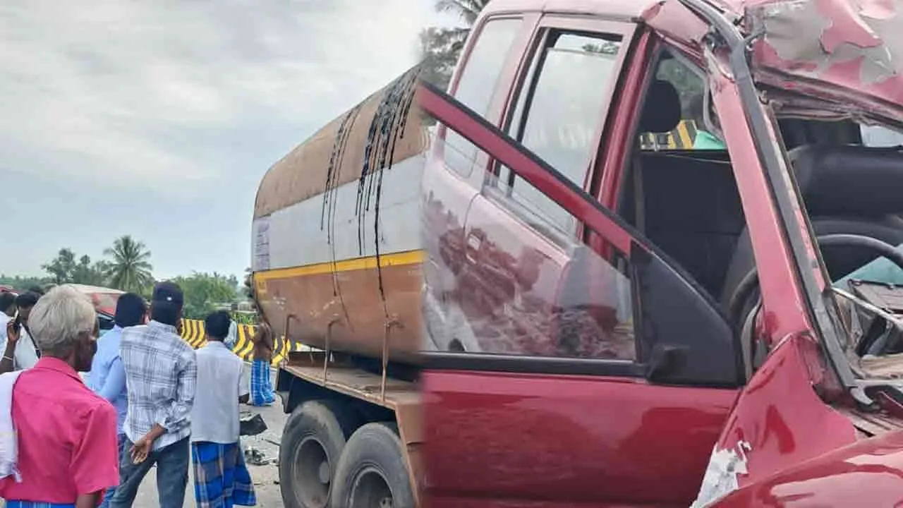  டேங்கர் லாரி - கார் மோதி விபத்து; பெண் உள்பட மூன்று பேர் பலி!