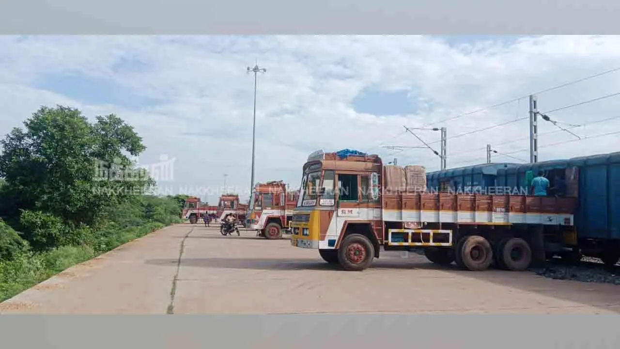  நெல் கொள்முதலுக்காகச் சாக்குகள் ரயிலில் வரவழைப்பு!