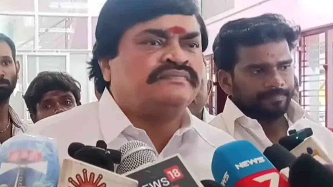  'It would be good for Vijay if he joins the alliance' - Rajendra Balaji interview Photograph: (admk) 