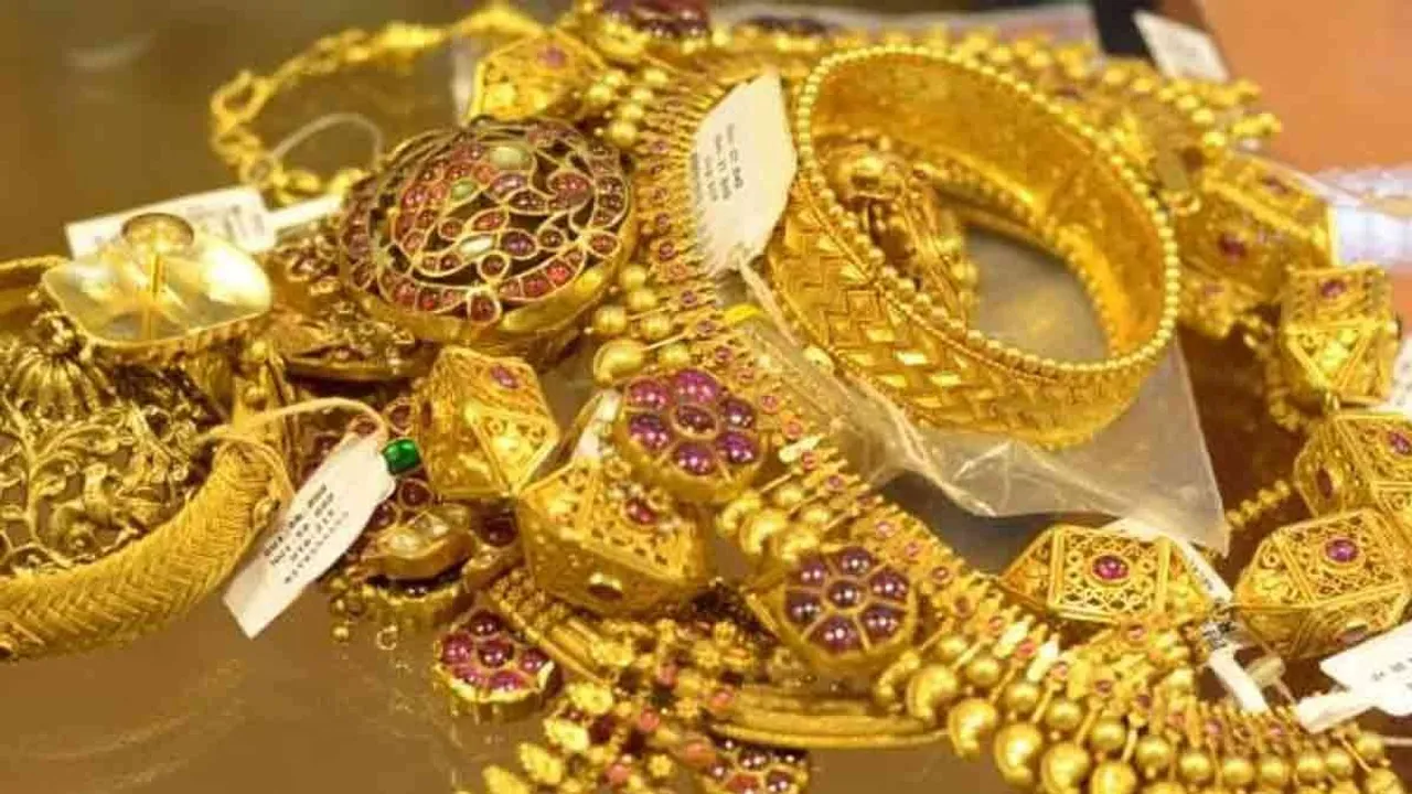  'Kilograms of jewelry stolen...' - Cooperative Bank manager arrested for feigning chest pain Photograph: (erode) 