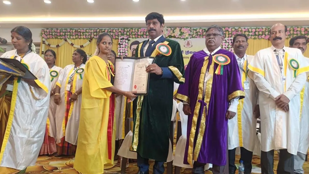  Graduation ceremony at Chidambaram Government Arts College Photograph: (chithambaran) 